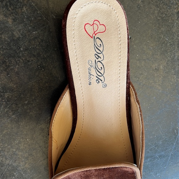 Faux SuadeNever worn .. except when tried on.. - Picture 2 of 2